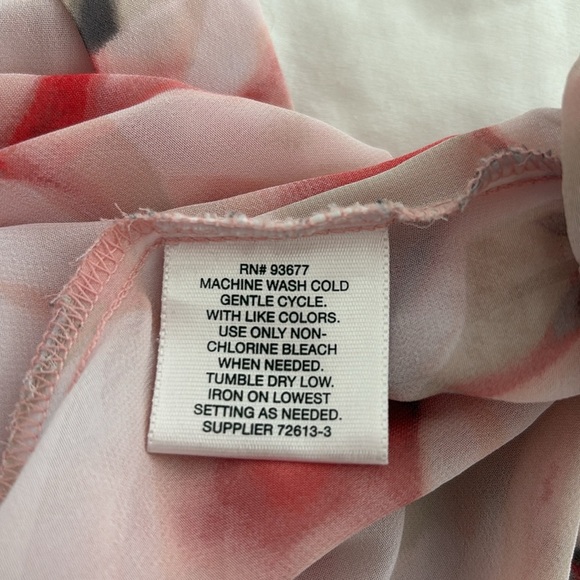 Liz Claiborne Multi-Color, Abstract Floral, 3/4 Cuffed Sleeve Blouse. Size 2X - Picture 8 of 10